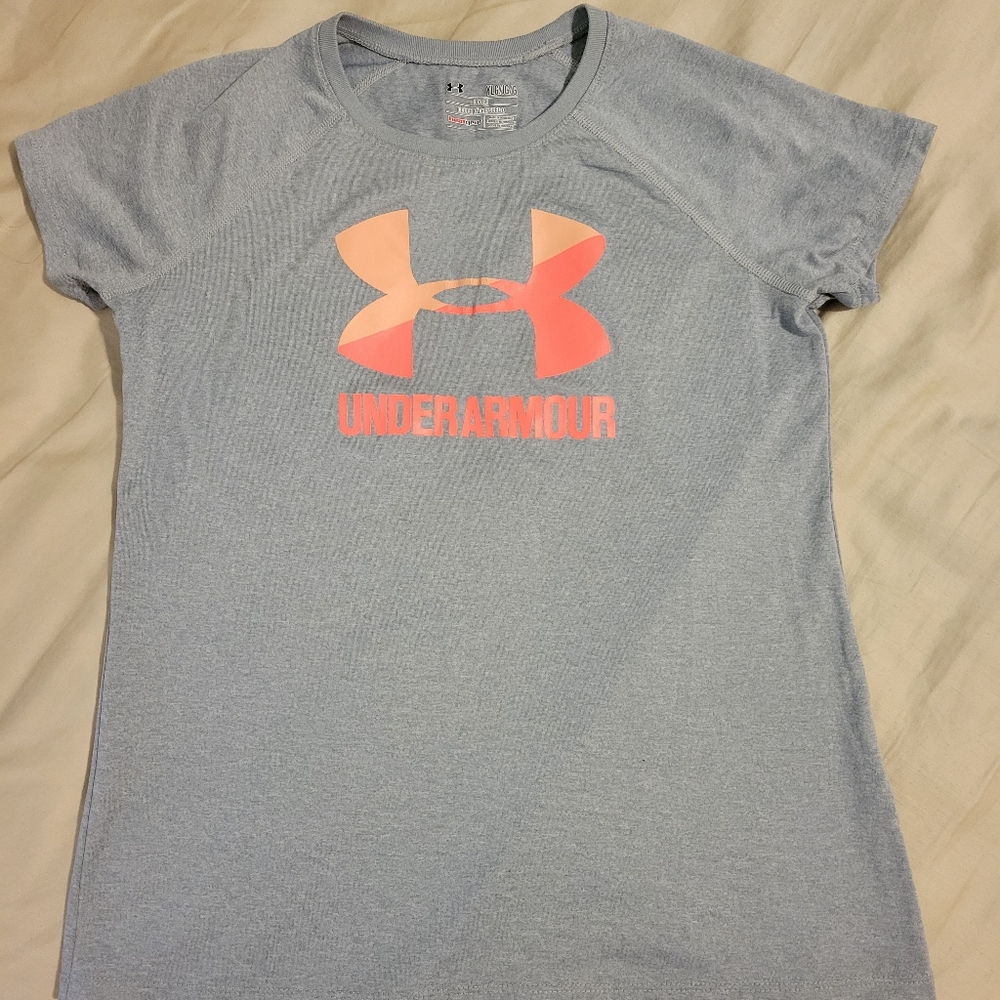 2 Under Armour bundle girls t-shirts